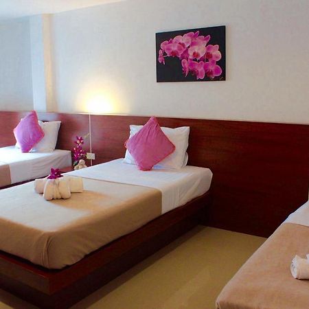 Phuthara Hostel Phuket Exteriör bild