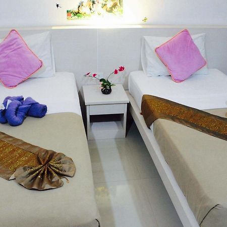 Phuthara Hostel Phuket Exteriör bild