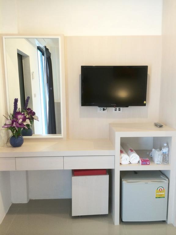 Phuthara Hostel Phuket Rum bild