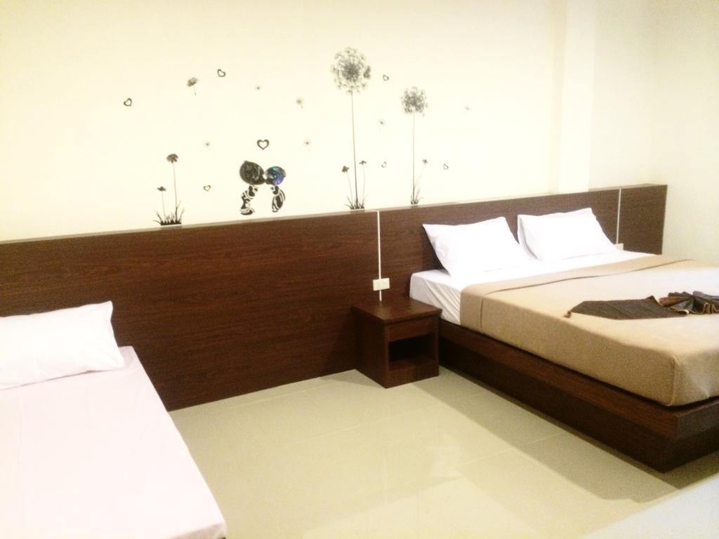 Phuthara Hostel Phuket Rum bild
