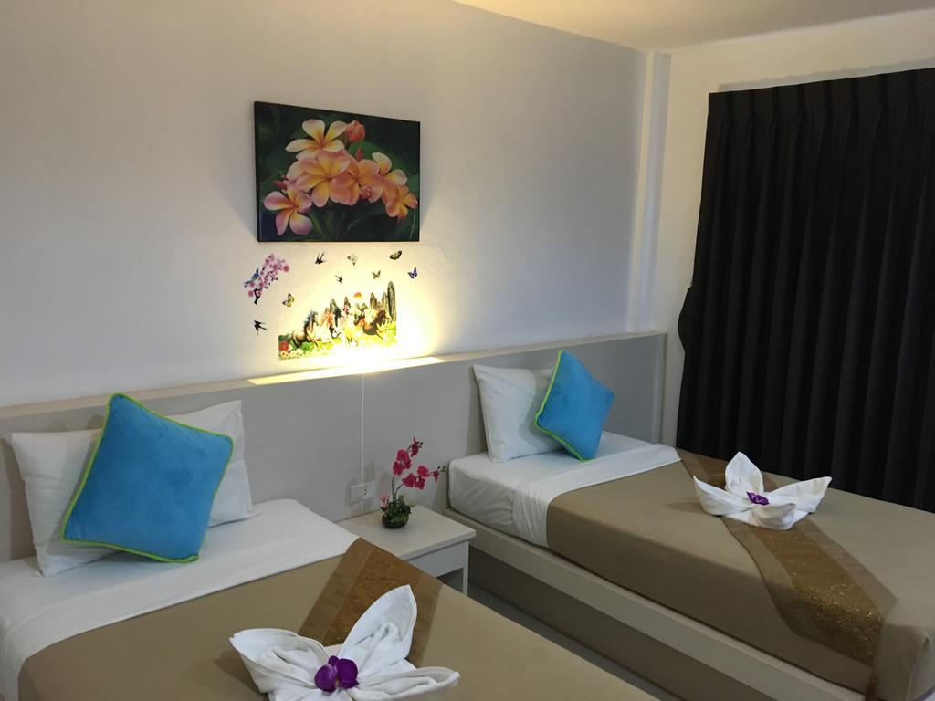 Phuthara Hostel Phuket Exteriör bild