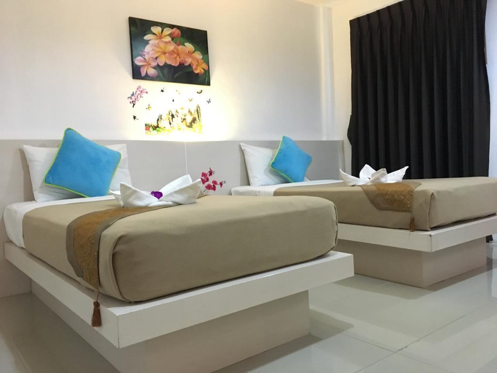 Phuthara Hostel Phuket Exteriör bild