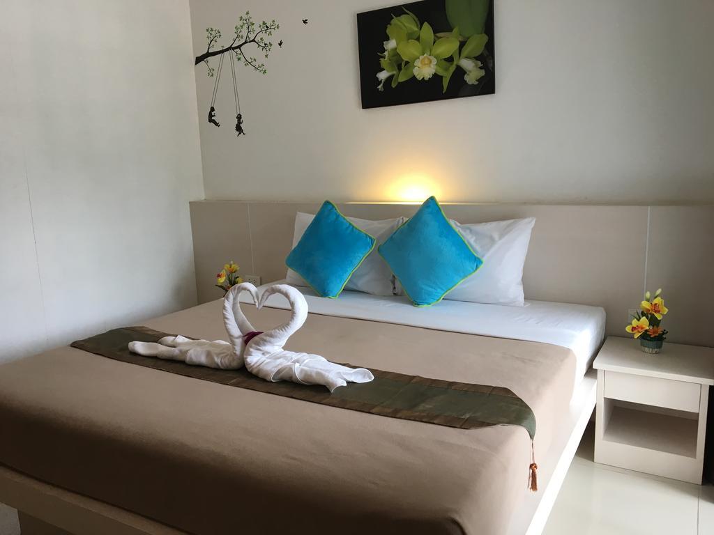 Phuthara Hostel Phuket Exteriör bild