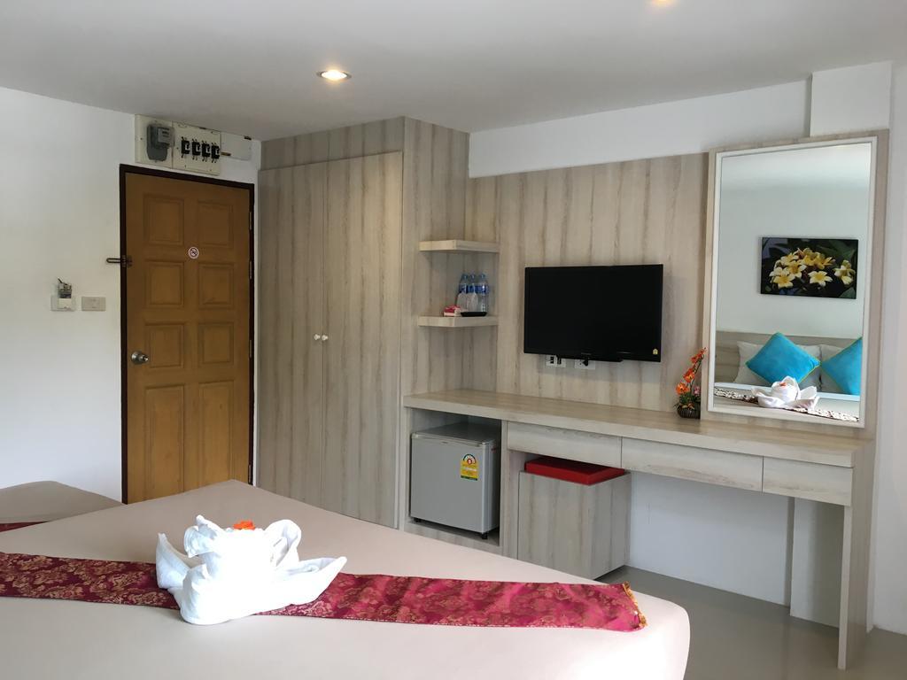 Phuthara Hostel Phuket Exteriör bild