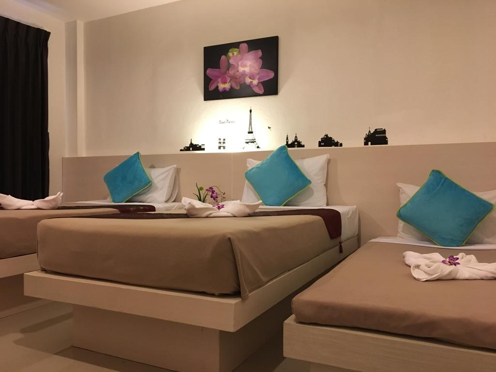 Phuthara Hostel Phuket Exteriör bild
