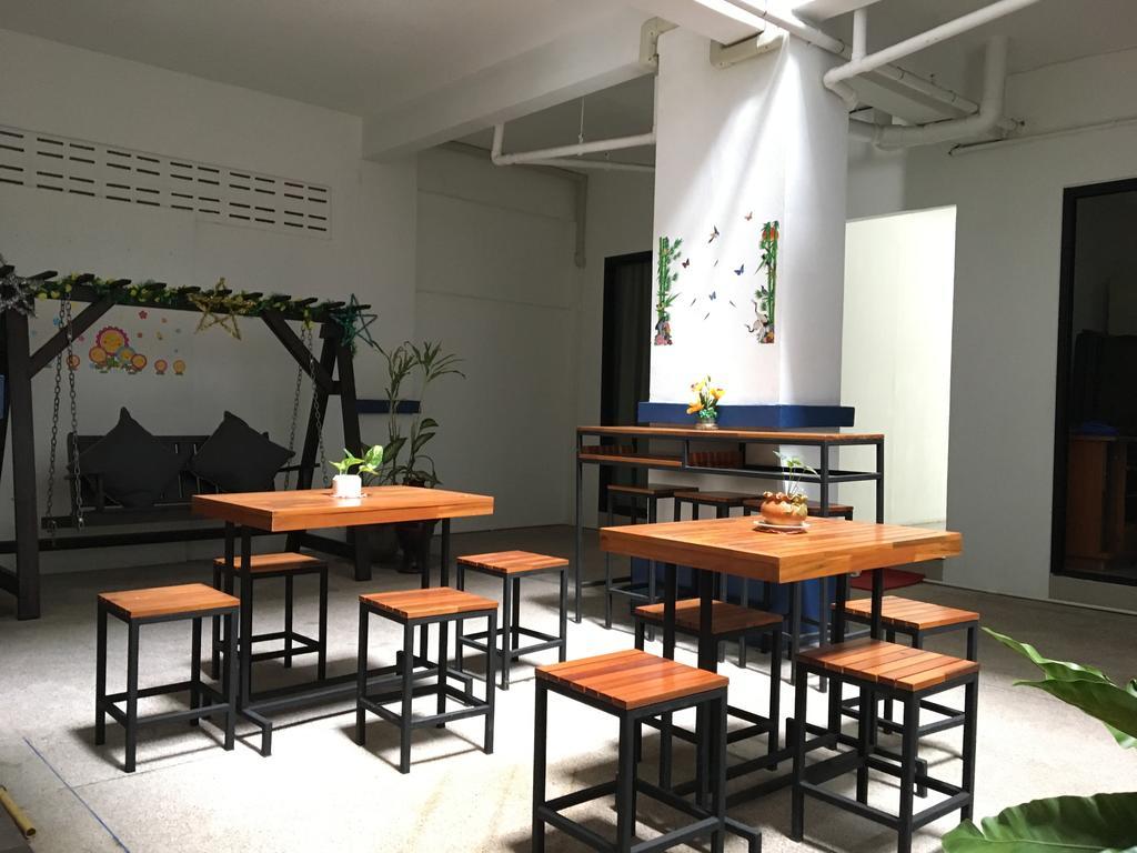Phuthara Hostel Phuket Exteriör bild