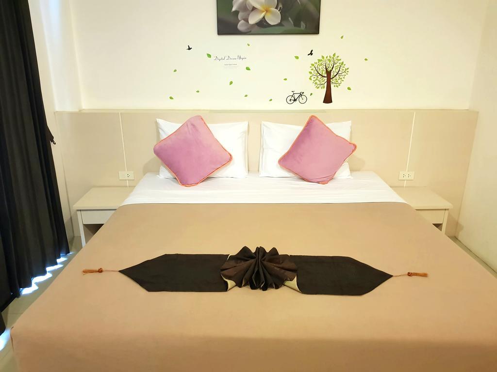 Phuthara Hostel Phuket Exteriör bild