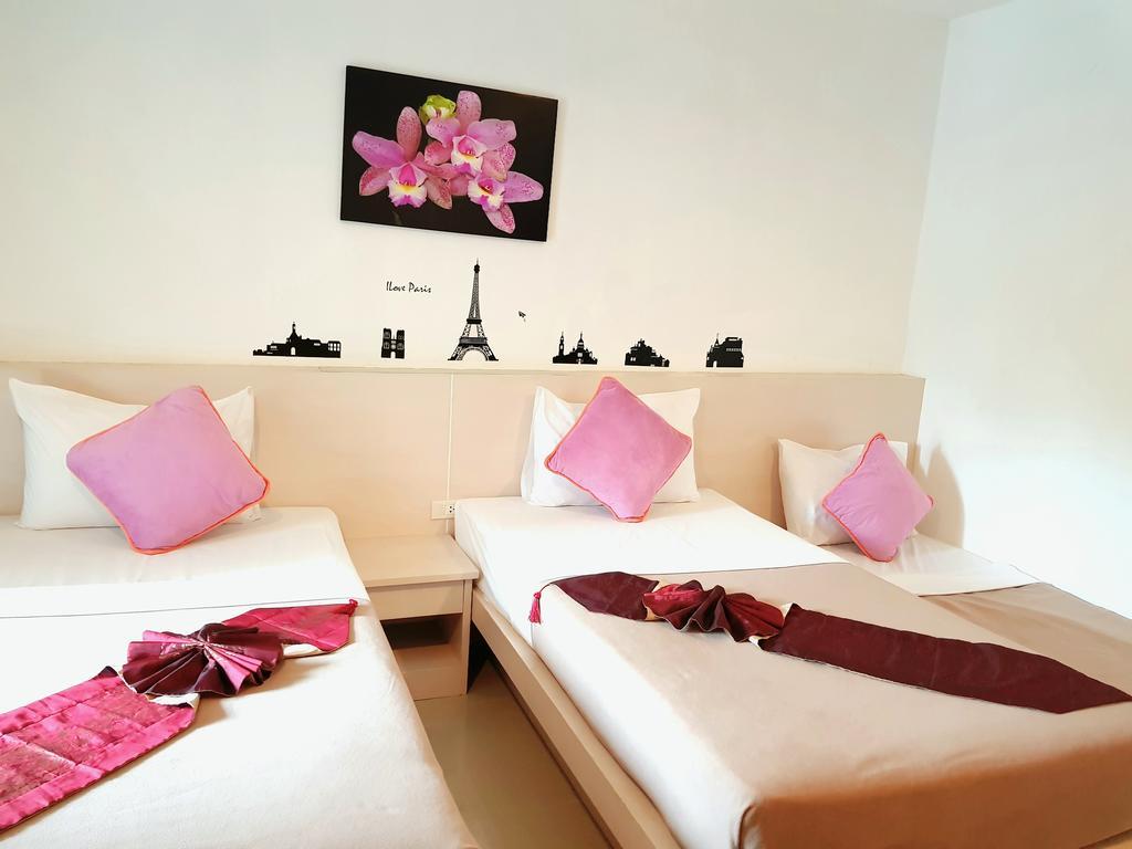 Phuthara Hostel Phuket Exteriör bild