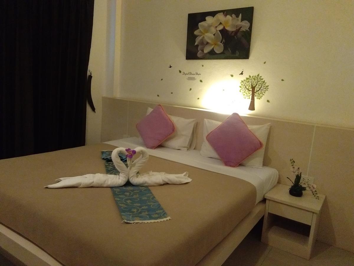Phuthara Hostel Phuket Exteriör bild