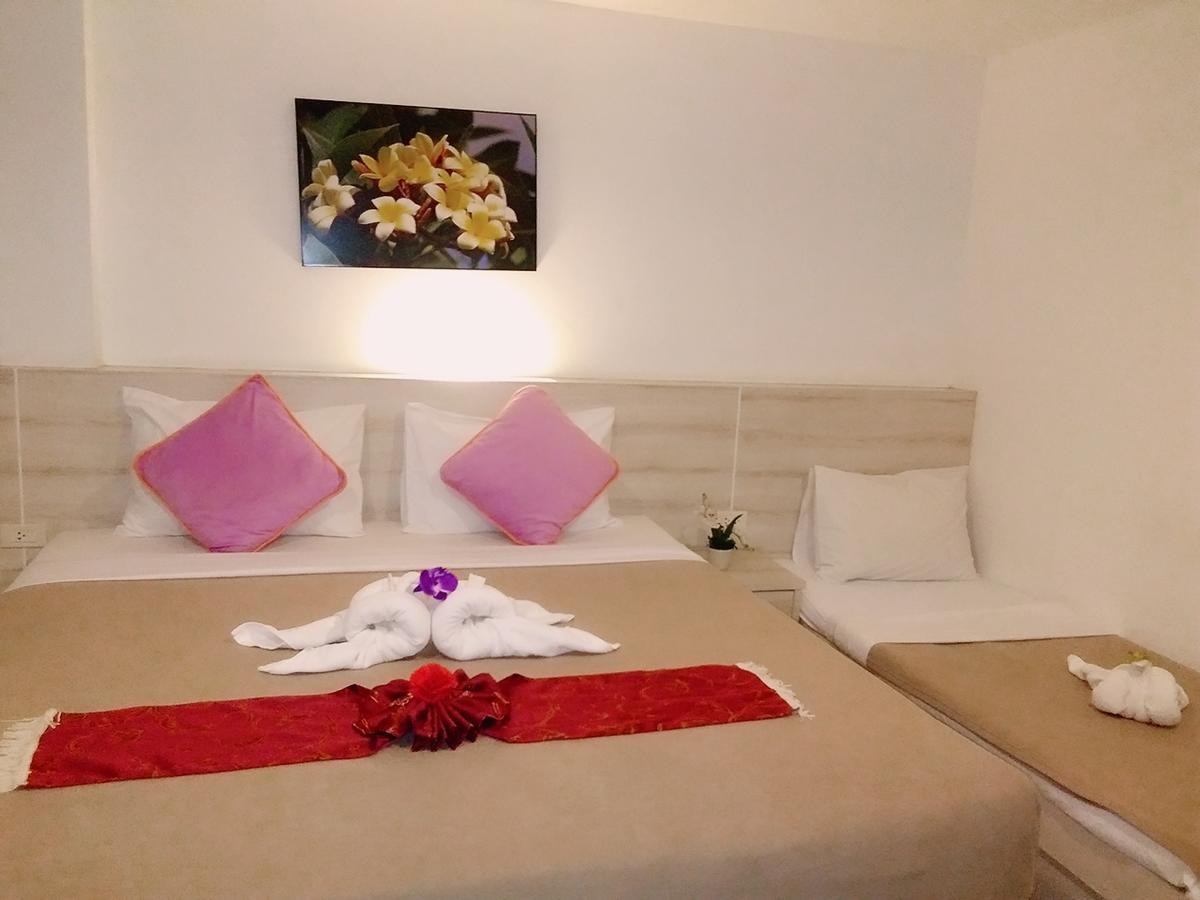 Phuthara Hostel Phuket Exteriör bild