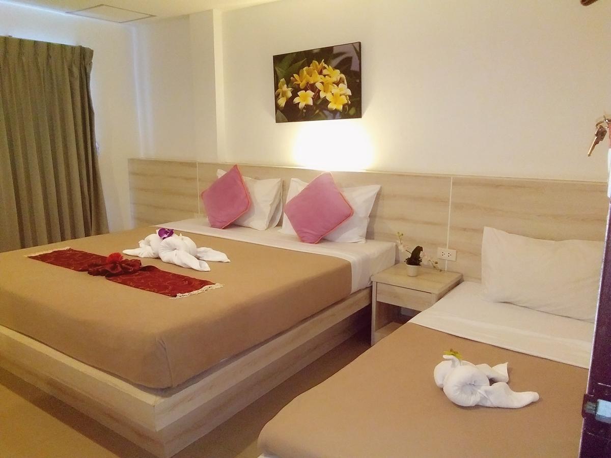Phuthara Hostel Phuket Exteriör bild