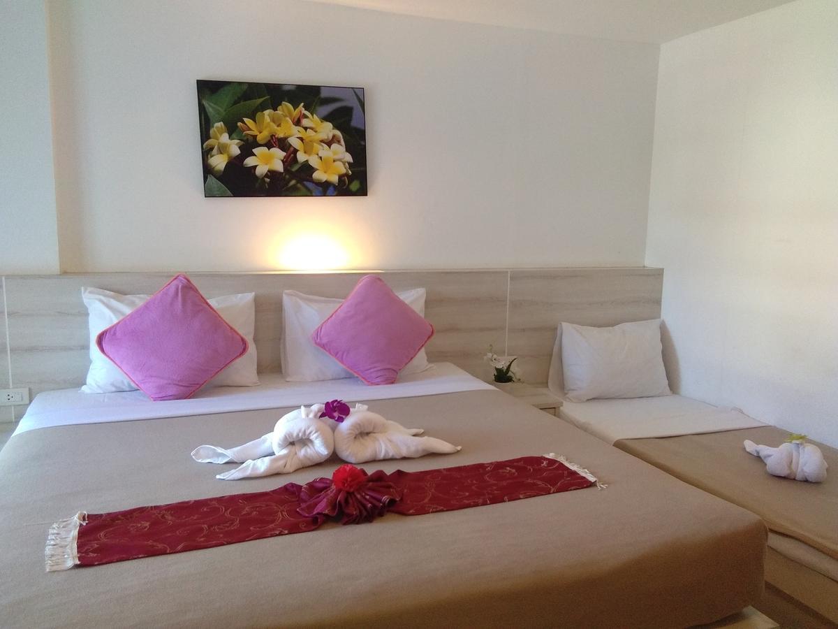 Phuthara Hostel Phuket Exteriör bild