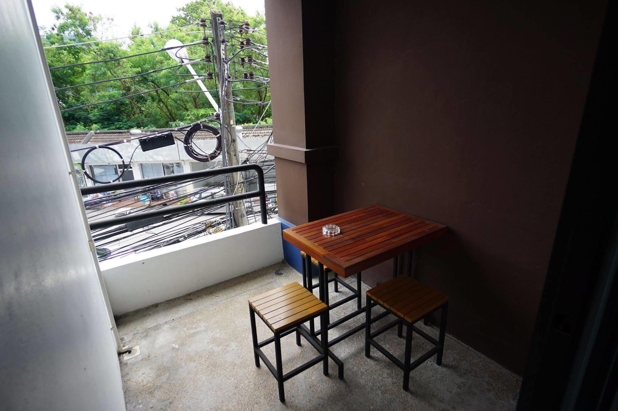 Phuthara Hostel Phuket Exteriör bild