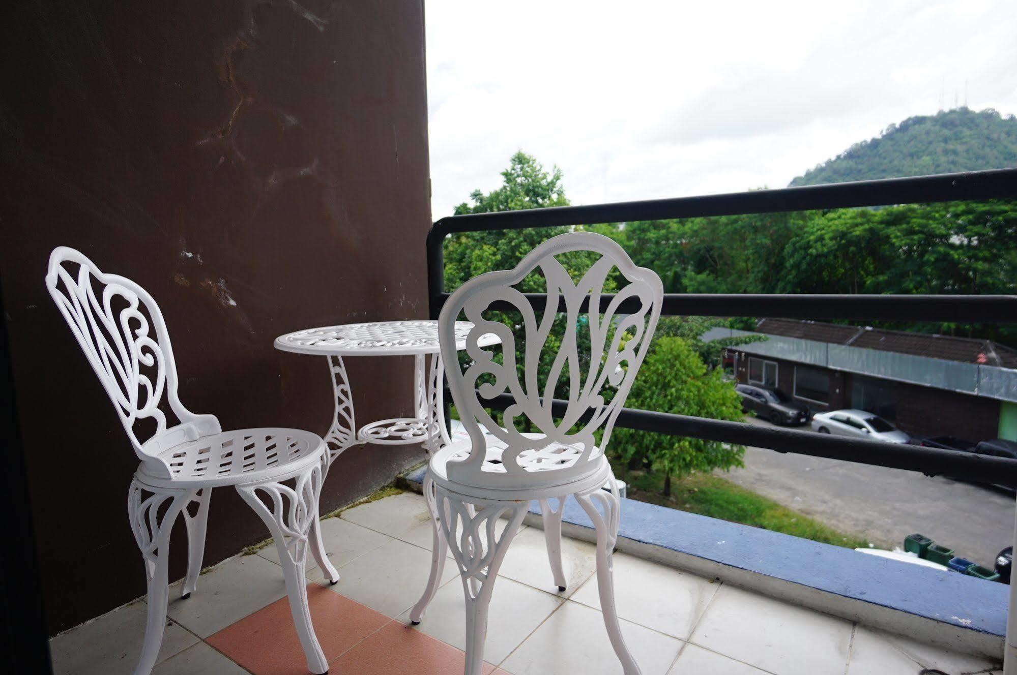 Phuthara Hostel Phuket Exteriör bild